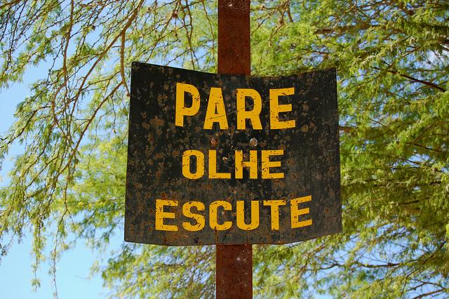 Pare, Olhe, Escute